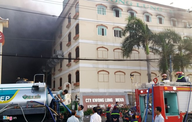 Hỏa hoạn 5 ngày, công ty may của Đài Loan ở Cần Thơ ước thiệt hại 13 triệu USD