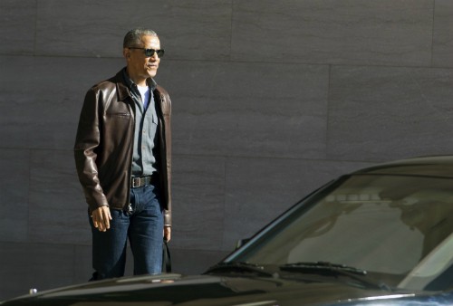 Obama rời Phòng trưng bày Nghệ thuật Quốc gia ngày 5/3. Ảnh: AP