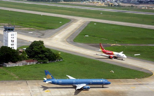 Lãnh đạo Bộ Giao thông ủng hộ các hãng hàng không giảm giá vé máy bay. 