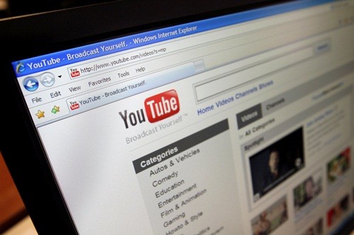 YouTube đã có thay đổi lớn để chặn quảng cáo khỏi các video có nội dung xấu. Ảnh: AP