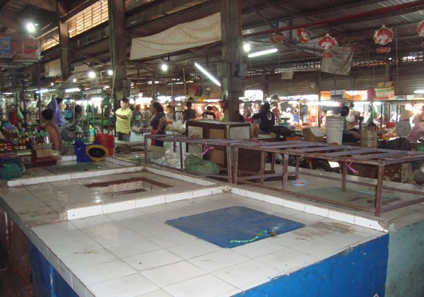 Tiểu thương chợ Hà Nội bỏ quầy, cho thuê sạp vì ế ẩm