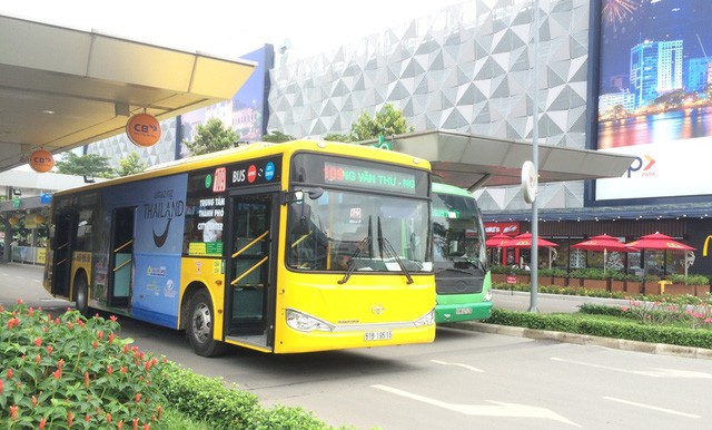 Quảng cáo trên xe buýt chạy tuyến sân bay Tân Sơn Nhất - trung tâm TPHCM