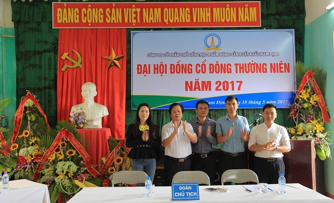 Ông Nguyễn Quang Thanh (thứ 2 trái) và thành viên Hội đồng quản trị.