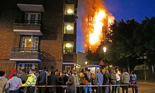Chung cư Grenfell ở London bị cháy hôm 14/6. Ảnh: Evening Standard.