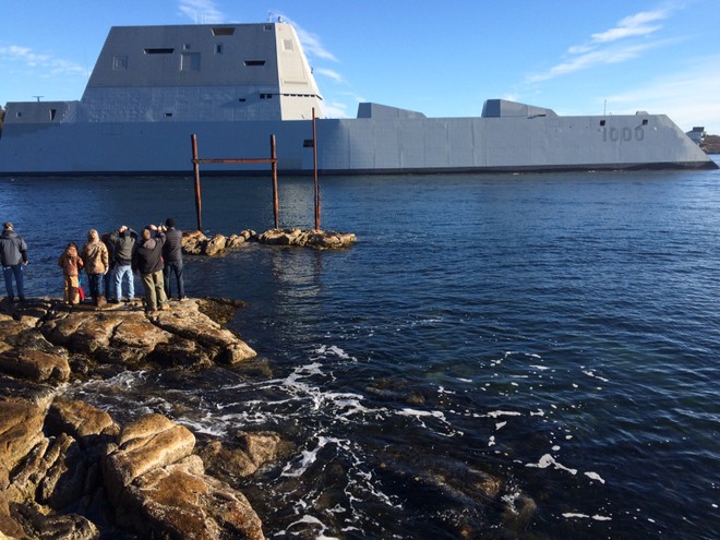 Bên trong khu trục hạm tàng hình hiện đại nhất hải quân Mỹ
