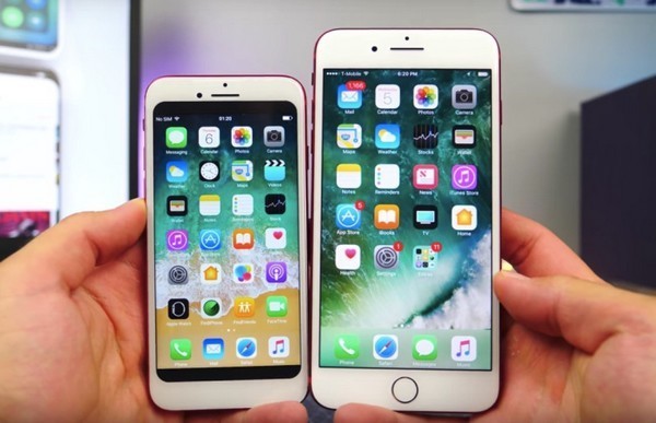 Mặt trước của iPhone 8 nhái (trái) và một chiếc iPhone 7 Plus hàng “xịn”