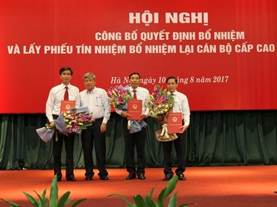 Phó Thống đốc Ngân hàng Nhà nước Việt Nam Nguyễn Phước Thanh vừa trao các quyết định của Thống đốc Ngân hàng Nhà nước bổ nhiệm nhân sự cấp cao của Ngân hàng Nông nghiệp và Phát triển nông thôn Việt Nam (Agribank).