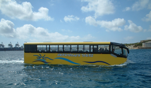 Hình minh họa cho đề xuất taxi nước Hồ Tây của liên danh đạt giải. 