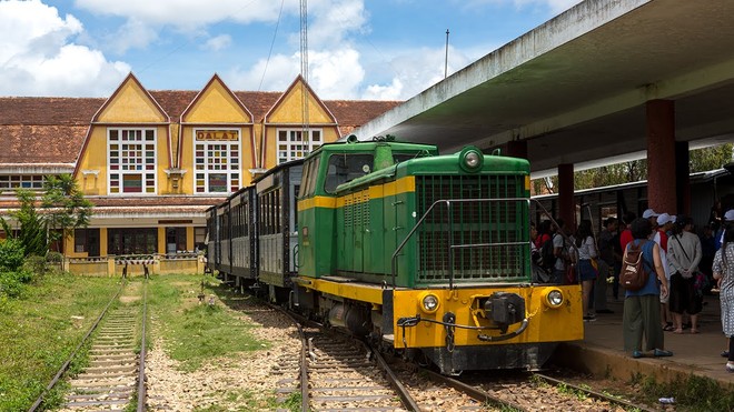 Tuyến xe lửa cổ đưa khách khám phá Đà Lạt