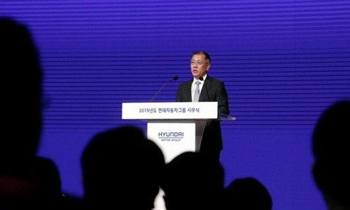 Phó chủ tịch Hyundai Motor - Chung Euisun phát biểu sáng nay. Ảnh: Reuters
