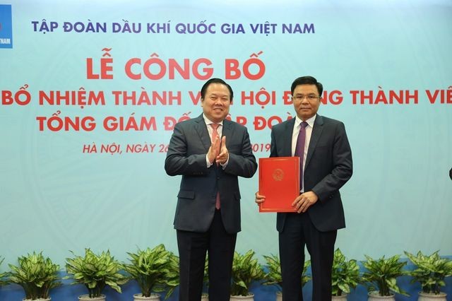 Lãnh đạo Ủy ban Quản lý vốn Nhà nước tại doanh nghiệp trao quyết định cho ông Lê Mạnh Hùng.