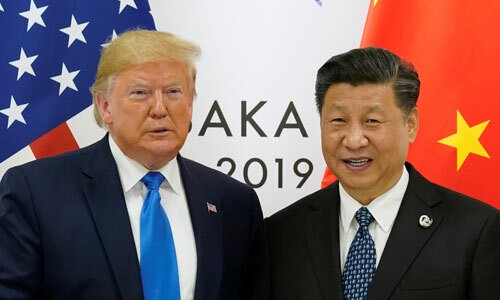 Tổng thống Mỹ Donald Trump (trái) và Chủ tịch Trung Quốc Tập Cận Bình tại cuộc gặp bên lề hội nghị G20 ở Osaka ngày 29/6. Ảnh: Reuters.