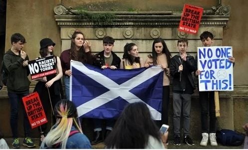 Người biểu tình tại Glasgow ngày 31/8. Ảnh: AFP.