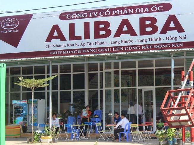 Văn phòng giao dịch của Công ty Địa ốc Alibaba tại ấp Tập Phước, xã Long Phước sẽ bị cưỡng chế trong tháng 9 tới. Ảnh minh họa.
