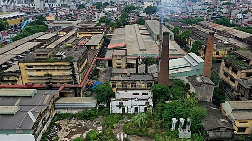 Khu vực đường Nguyễn Trãi một số nhà máy vẫn đang hoạt động dù luôn có tên trong danh sách các cơ sở ô nhiễm. Ảnh: Ngọc Thành