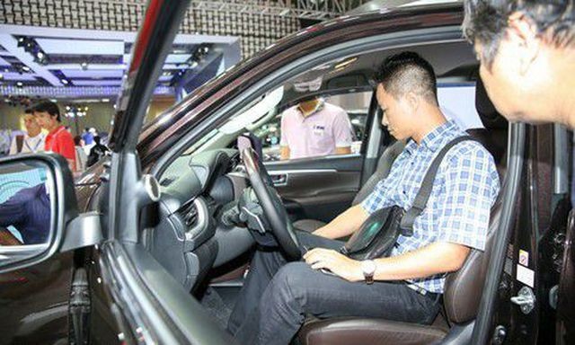 Người Việt đang phải mua xe giá đắt đỏ dù Việt Nam đã mở cửa thị trường xe hơi đối với ASEAN.