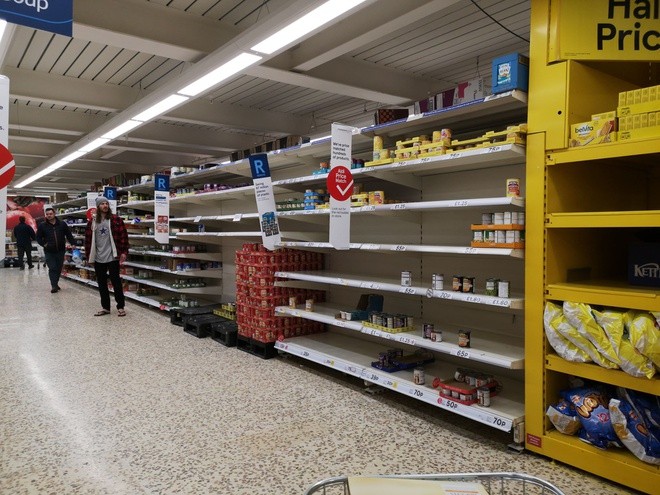 Hình ảnh tại một siêu thị Tesco tại Banbury, Anh được chụp ngày 14/3. Ảnh: Chris Jones.