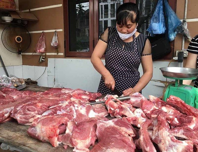 Thịt lợn nhập khẩu giá rẻ hơn nhiều so với giá thịt lợn trong nước bán ở chợ.