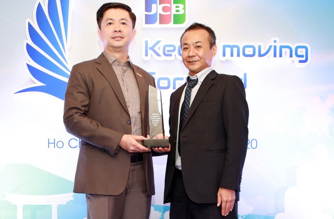 Năm thứ tư liên tiếp Sacombank được trao tặng các giải thưởng lớn về thẻ JCB 