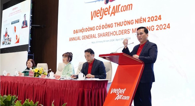 Vietjet (VJC) đặt kế hoạch vận chuyển 27 triệu lượt khách năm 2024, chia cổ tức 25%