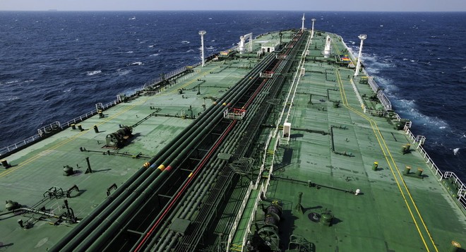 Tàu chở dầu đầu tiên của Iran hướng tới châu Á