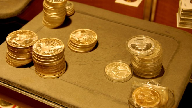 Giá vàng ngày 3/8: Giá vàng trong nước tăng mạnh, tỷ giá USD "bất động"