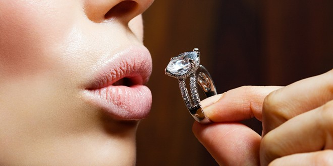 Kim cương luôn là “bạn tốt” của phụ nữ