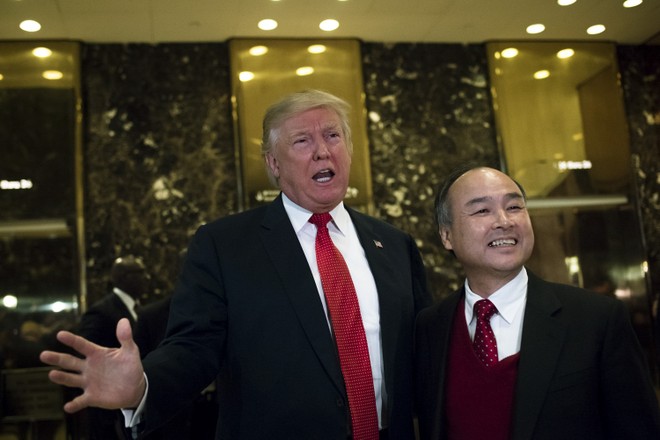 Tổng thống Donald Trump và CEO SoftBank, ông Masayoshi Son