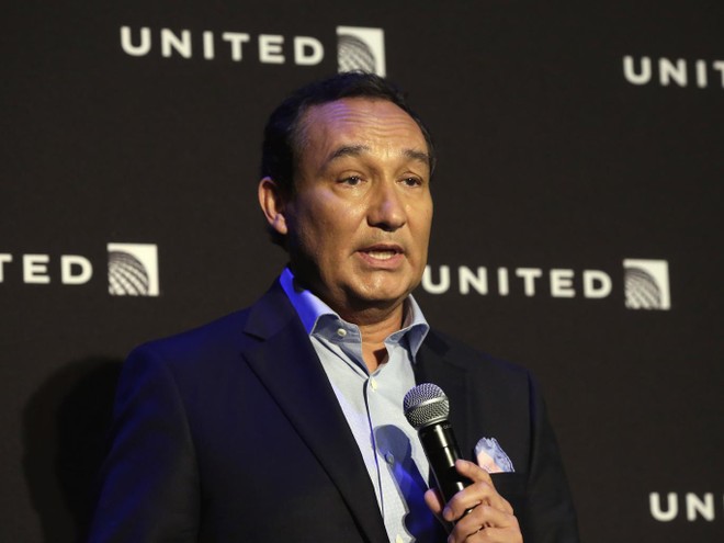 CEO United Airlines Oscar Munoz