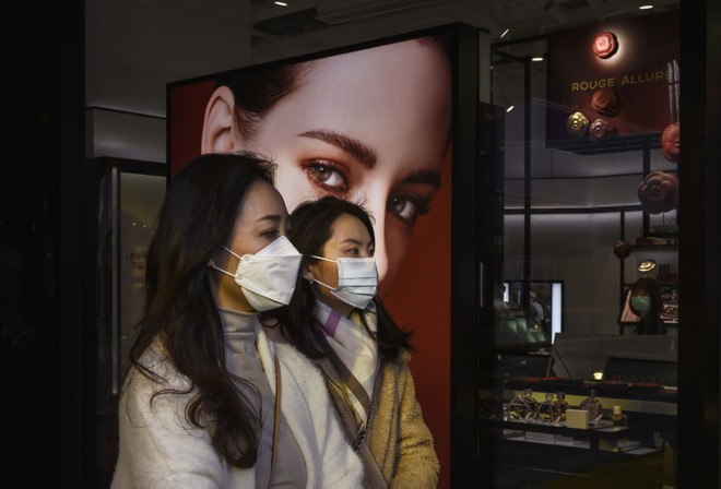 Khách hàng Trung Quốc bắt đầu mua sắm hàng xa xỉ cho “bõ hờn“