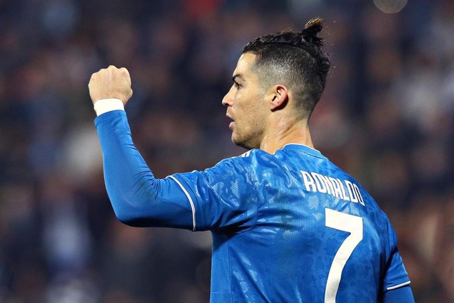 Cristiano Ronaldo và đồng đội tại Juventus sẽ bị giảm lương