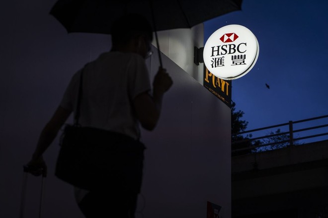 Nhà đầu tư dần mất niềm tin với cổ phiếu HSBC