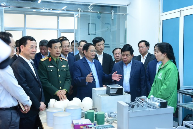 Thủ tướng Chính phủ Phạm Minh Chính và đoàn công tác tới thăm và làm việc tại Trung tâm Đổi mới sáng tạo quốc gia (NIC). Ảnh: Dũng Minh