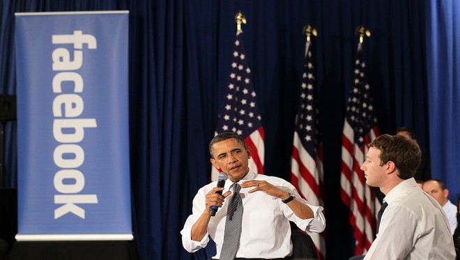 Tổng thống Barack Obama trong một cuộc họp tại trụ sở của Facebook, tháng Tư, năm 2011.