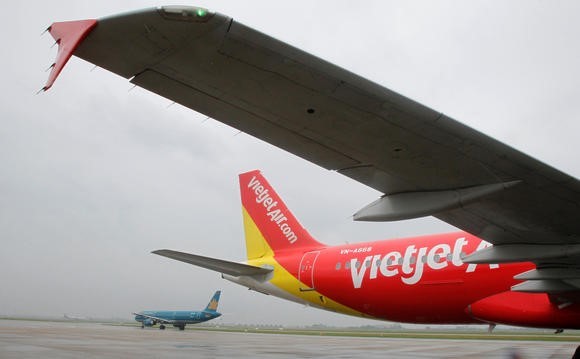 Vietnam Airlines và Vietjet khi nắm tổng cộng tới khoảng 87% thị phần hàng không nội địa (ảnh: Zing)