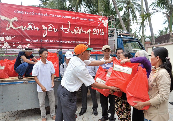 Hung Thịnh Corp trao tặng 3 triệu cuốn vở cho học sinh vùng lũ