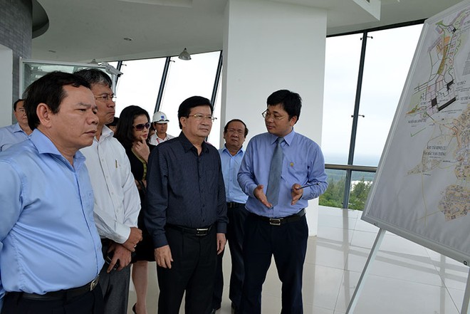 Phó Thủ tướng Trịnh Đình Dũng dẫn đầu đoàn công tác đã đến thăm và làm việc tại BSR chiều 19/10.