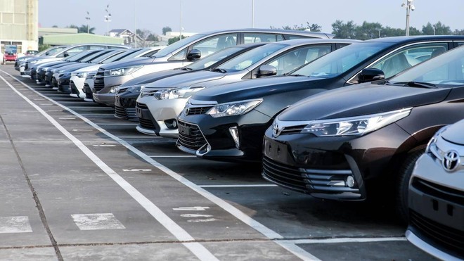 Doanh số bán ô tô toàn thị trường bùng nổ, nhập khẩu tăng đột biến