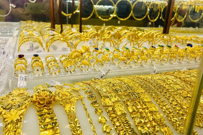 Giá vàng hôm nay ngày 7/8: Tuần qua, vàng thế giới thất bại mốc 1.800 USD, vàng SJC giảm 500.000 đồng/lượng