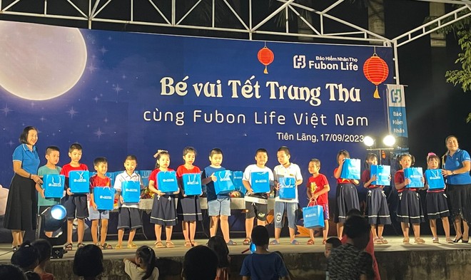Fubon Life Việt Nam mang đến Trung thu đầy ắp yêu thương cho trẻ em