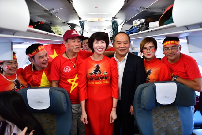 6 chuyến bay thẳng của Vietnam Airlines đưa cổ động viên Việt Nam đã lên đường sang Malaysia tiếp lửa