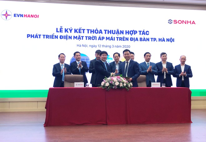 Tập đoàn Sơn Hà và EVN Hà Nội ký kết thỏa thuận hợp tác phát triển điện mặt trời áp mái