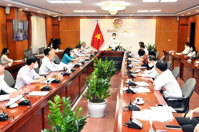 Bộ trưởng Bộ Công Thương Nguyễn Hồng Diên tại buổi họp trực tuyến với tỉnh Bắc Ninh 