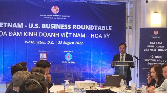 Chủ tịch UBND tỉnh Phú Thọ Bùi Văn Quang mời gọi các doanh nghiệp, nhà đầu tư Mỹ tại Hội nghị xúc tiến đầu tư vào tỉnh Phú Thọ.