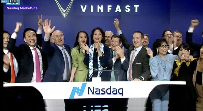 VinFast chính thức niêm yết trên Nasdaq vốn hoá trong ngày giao dịch đầu tiên hơn 85 tỷ USD vượt xa nhiều hãng xe ô tô lớn khác.