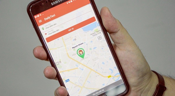 Ca sĩ Giọng Hát Việt 2013 ra mắt ứng dụng đặt xe cạnh tranh với Grab, Uber