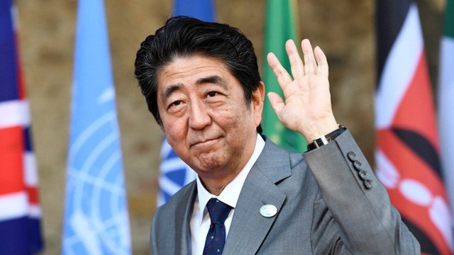 Ông Shinzo Abe chính thức tái đắc cử Thủ tướng Nhật Bản ngày 1/11 sau khi đảng của ông giành chiến thắng tuyệt đối tại cuộc bầu cử Hạ viện tháng trước và ông dự kiến sẽ tại vị cho đến năm 2021.