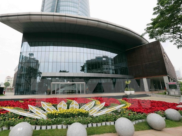 Các thảm hoa tươi được trang trí chào mừng APEC 2017 tại Đà Nẵng. (Ảnh: Trần Lê Lâm/TTXVN).