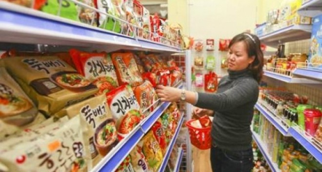 Tăng trưởng trong tiêu dùng thực phẩm đang tạo động lực lớn cho các thương hiệu Hàn Quốc đổ tới Việt Nam.