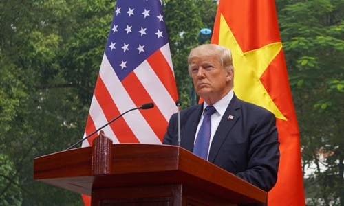 Tổng thống Mỹ Donald Trump trong buổi họp báo chung với Chủ tịch nước Trần Đại Quang tại Phủ chủ tịch ngày 12/11.